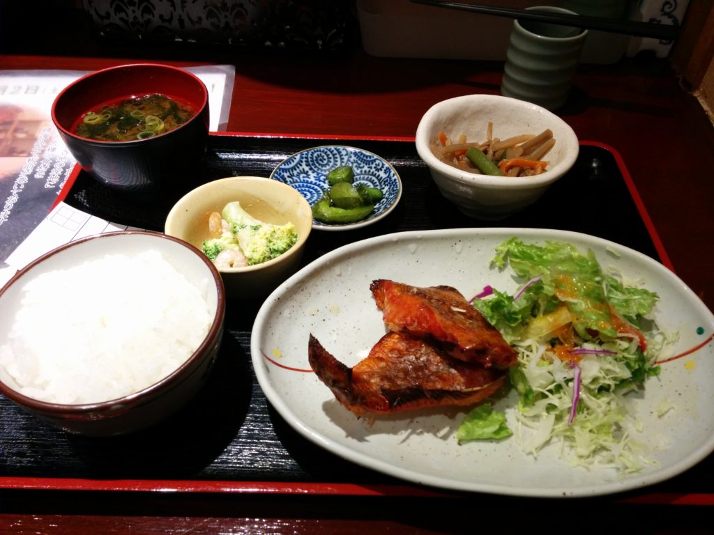 旬魚菜 よし田 本店 (大阪・堺筋本町)