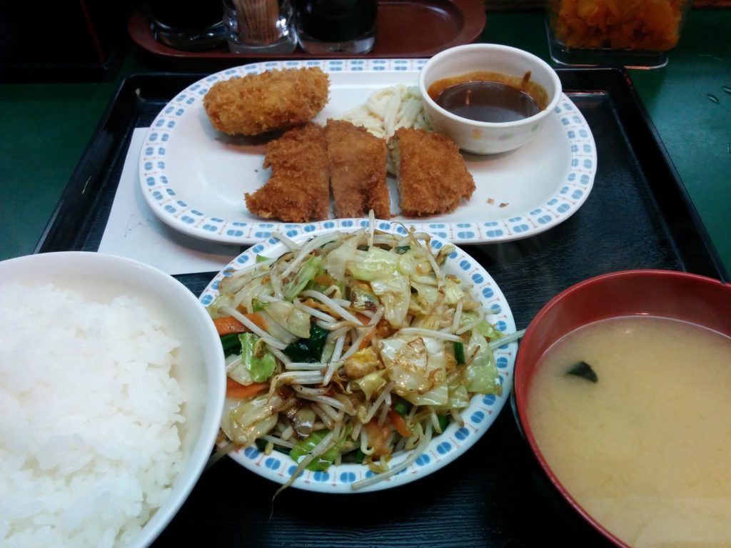 とん平 丼池店(大阪・心斎橋、本町)肉入り野菜炒め定食