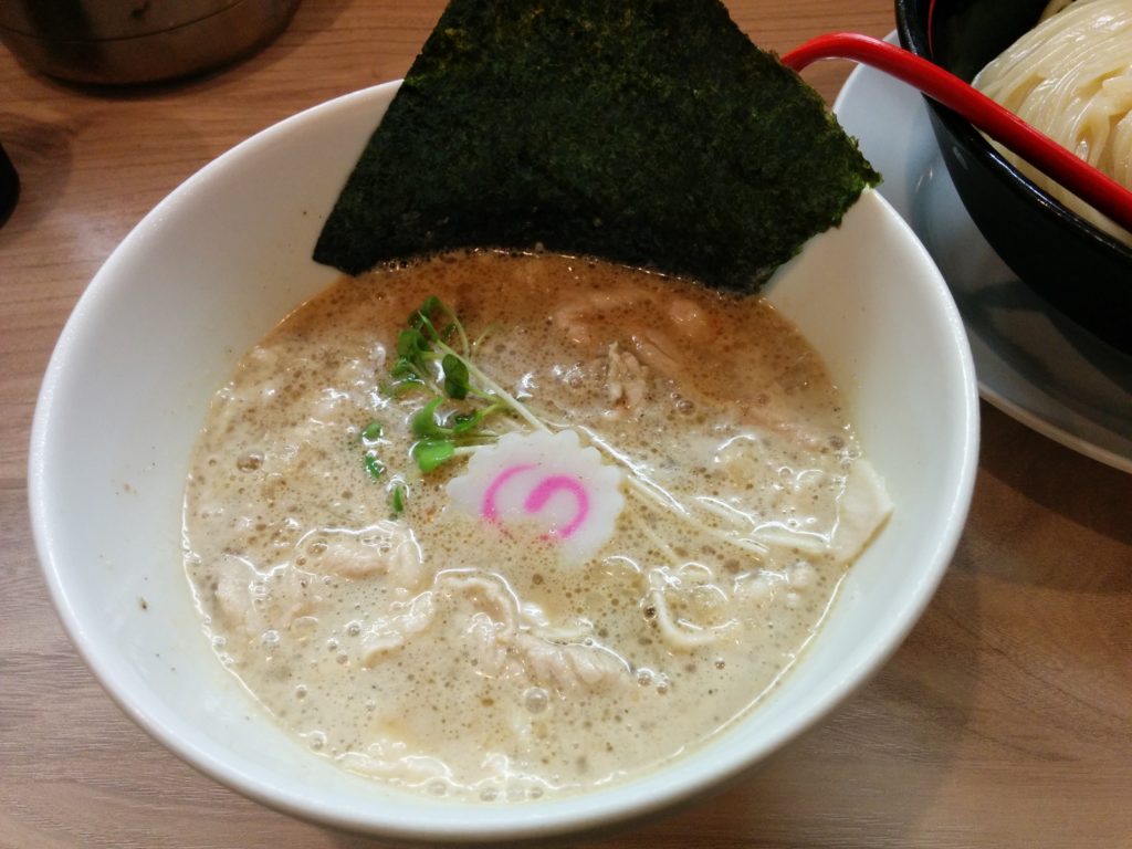 塚本一盃(大阪・塚本)限定「冷しとんこつ魚介つけ麺」